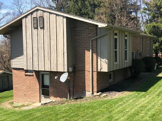 Building Photo - 15 Webb Dr