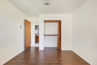 Building Photo - 1006 Bolton Dr