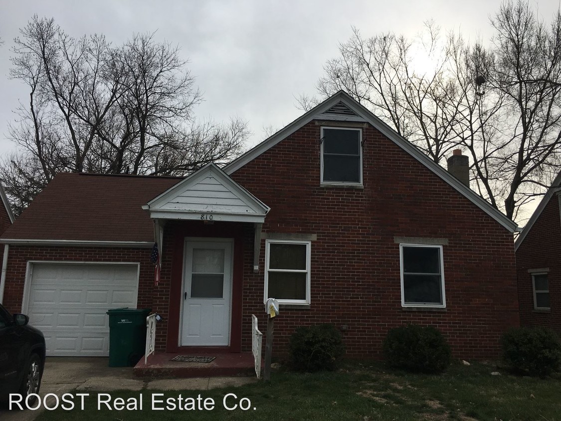 Primary Photo - 810 N Maple Ave