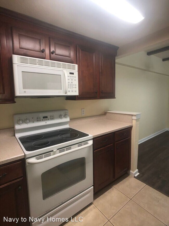 Building Photo - 2 br, 2 bath House - 2233 Astor St Venezia 1