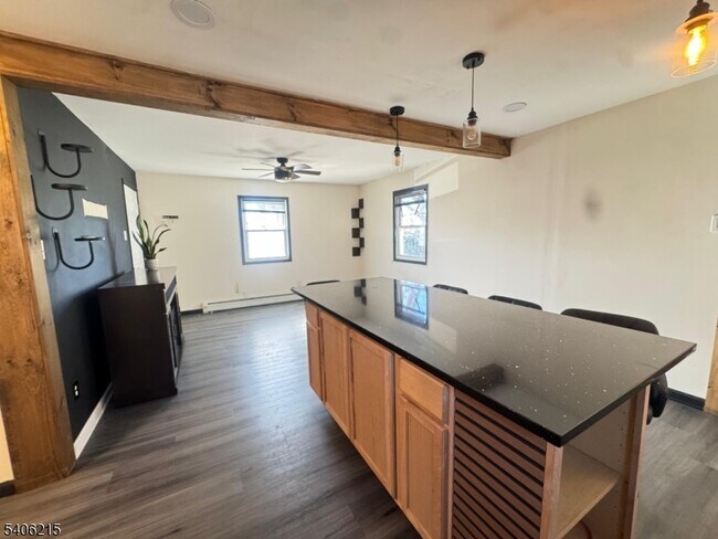 Foto del edificio - 2505 Girard Pl