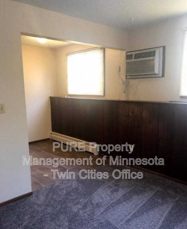 Building Photo - 144 13th Ave S