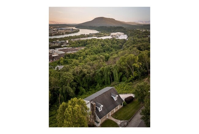 Photo - 410 Whitehall Rd House