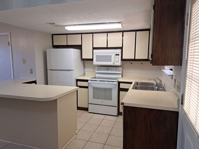 Foto del edificio - 4837 S Lakewood Dr