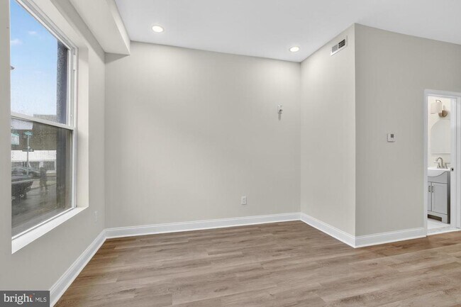 Foto del edificio - 2447 Turner St