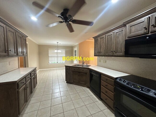 Foto del edificio - 3 Bed 2 Bath!