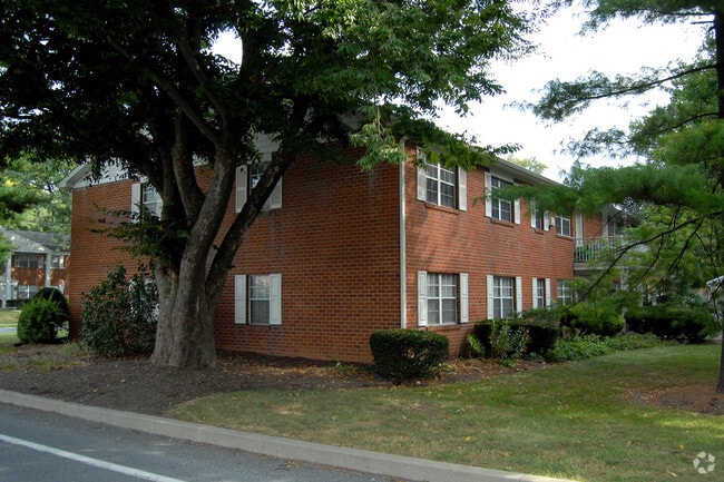 Building Photo - Glenn Wyn