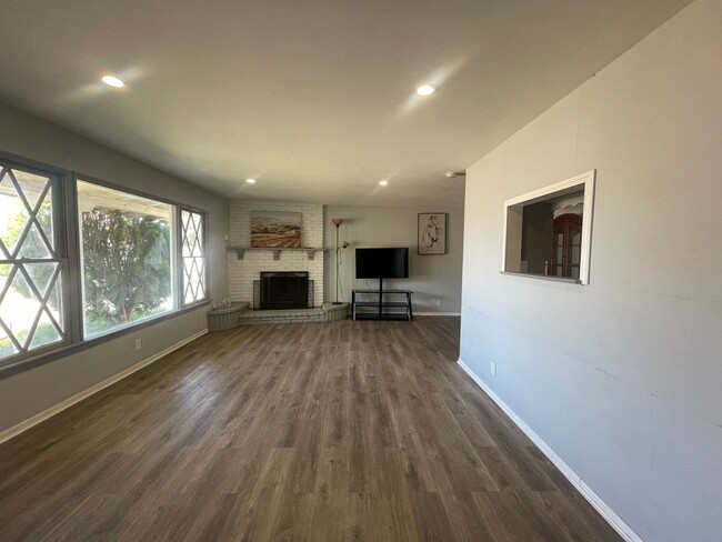 Foto del edificio - Quartz Hill 3 Bedroom 2 Bathroom