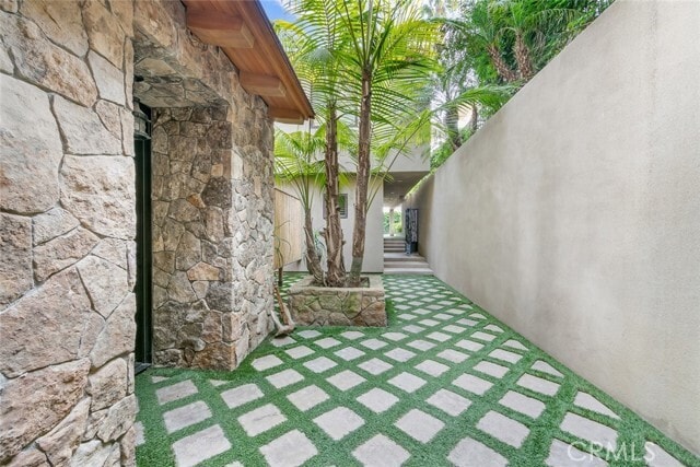 Building Photo - 3130 Breakers Dr