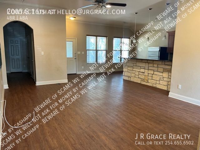 Building Photo - 2005 S 16th St