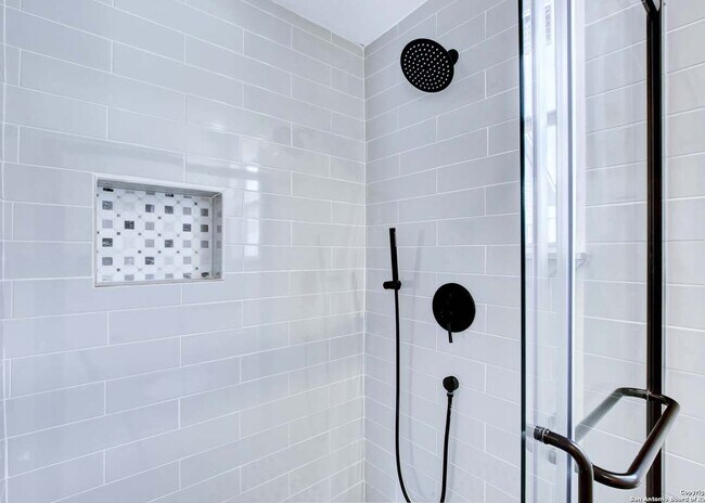 Building Photo - 415 S Olive St