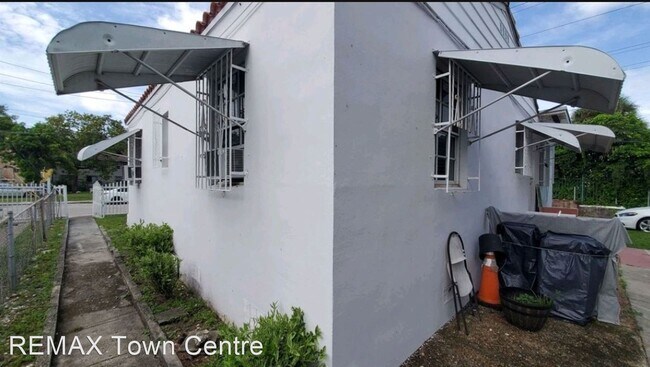 Building Photo - 2 br, 1 bath House - 405 NW 64th St #2