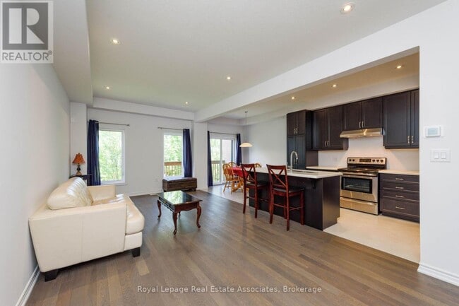 Building Photo - 3985 Crown St