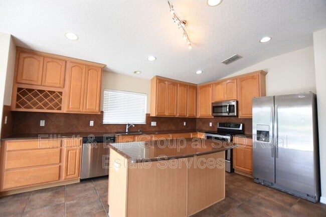 Building Photo - 3041 Park Ridge Ave