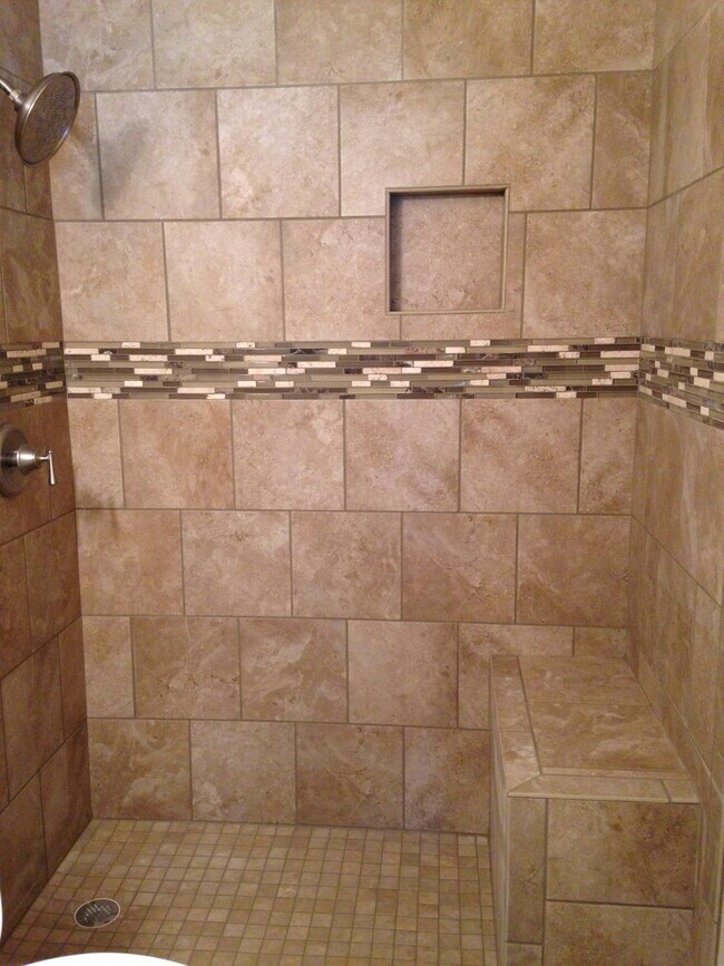 Building Photo - 113 Azure St