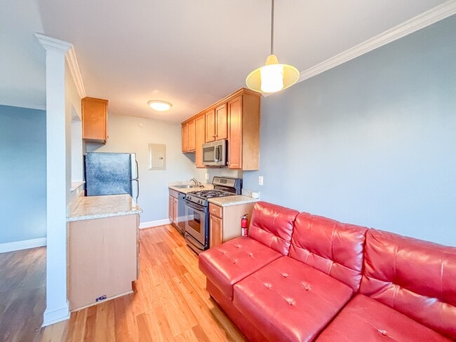 Photo - 610 Main St Townhome