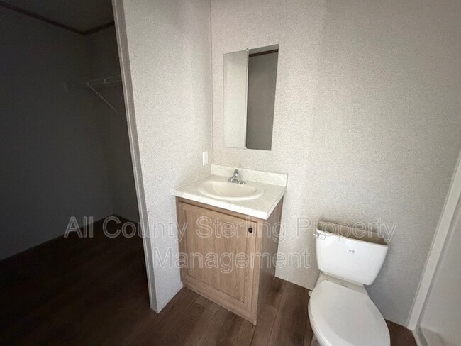 Building Photo - 129 SE Perfect Ct