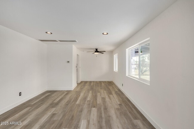 Foto del edificio - 3322 E Willetta St