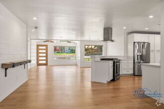 Building Photo - 1075 Bellview Ave