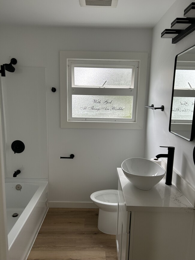 Upgraded Social bathroom - 4646 S Willow St
