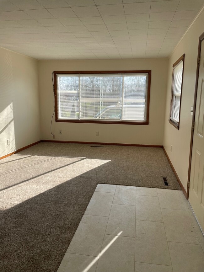 Building Photo - 156 S Chester St