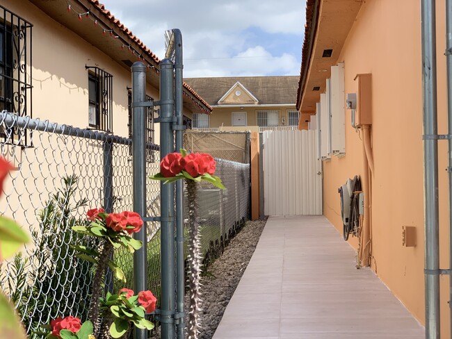 Building Photo - 6411 W 22nd Ct