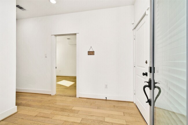 Foto del edificio - 208 N York St