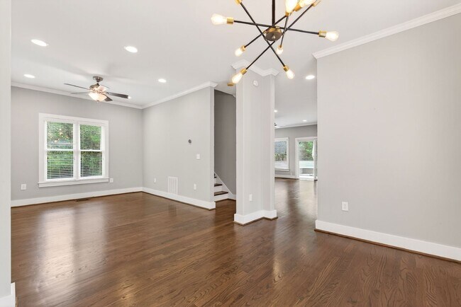 Foto del edificio - Decatur's Hidden Gem: Renovated 3BR Retreat with Expansive Backyard, Fruit Trees & Unbeatable Loc...
