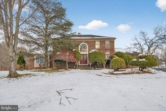 Building Photo - 7 Redwood Ct