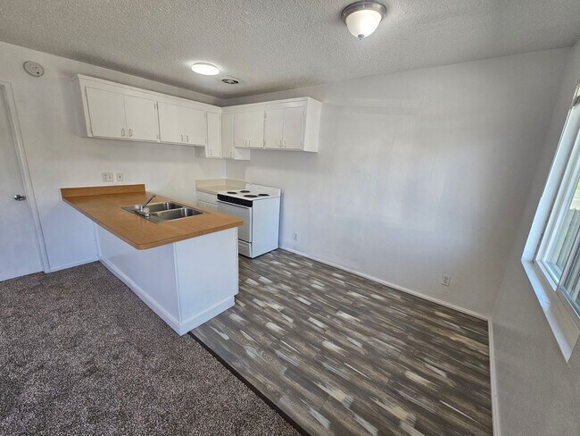 Foto del edificio - 1 Bedroom 1 Bath Triplex Unit in Los Molinos!