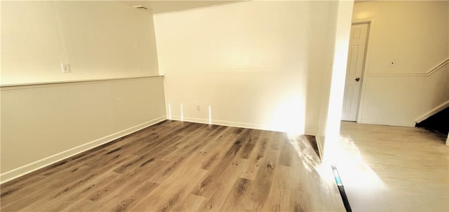 Building Photo - 40 Beverly Ave