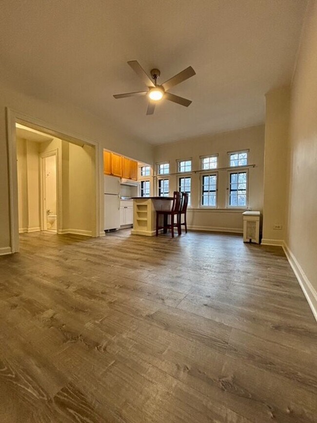 Foto del edificio - 5421 S Cornell Ave