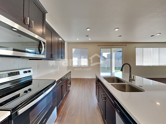 Foto del edificio - 1069 S Woodsome Ave
