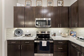 Building Photo - Rocklyn at Samuels Ave