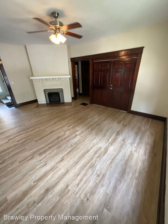 Building Photo - 5 br, 2 bath House - 223 E. 8th St