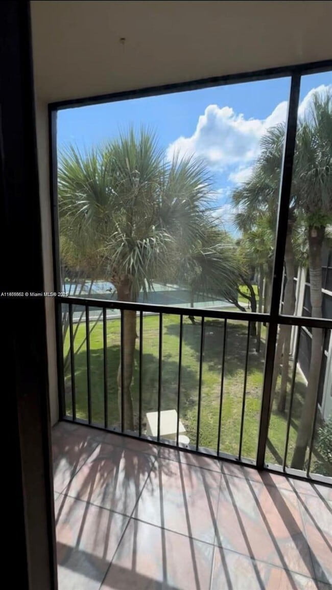 Foto del edificio - 8015 SW 107th Ave