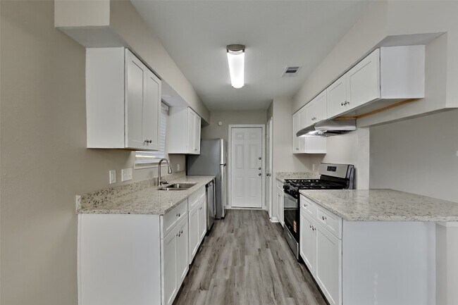 Foto del edificio - 10723 Forest Leaf Dr