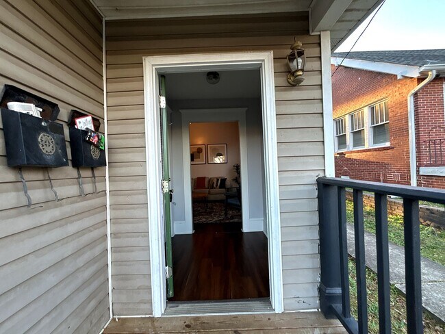 Building Photo - Welcome to the heart of 5 points in Columb...