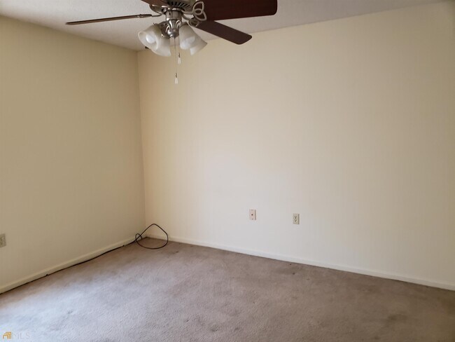 Building Photo - 230 Lanier Dr