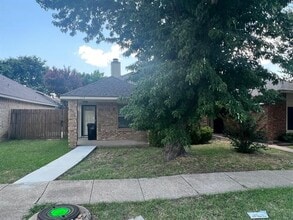 Building Photo - 1718 Doubletree Dr