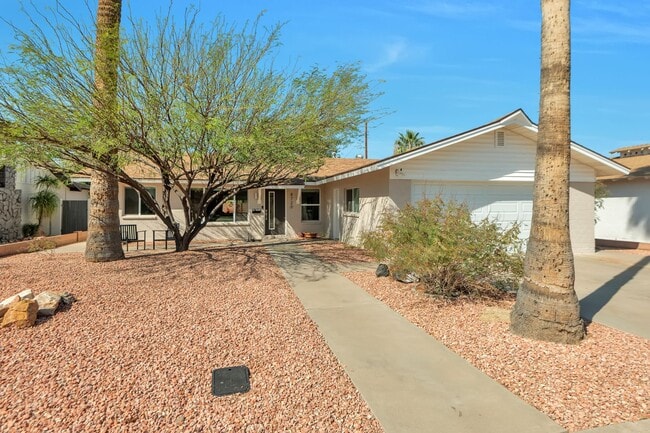 Foto del edificio - Updated and Spacious 3BED/2BATH Scottsdale Home