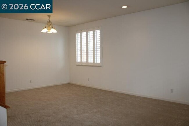 Foto del edificio - 524 Rosewood Ln