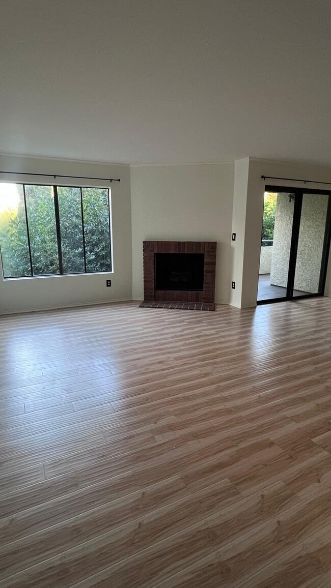 Building Photo - 3544 S Centinela Ave