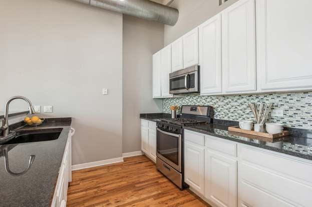Building Photo - 1224 W Van Buren St