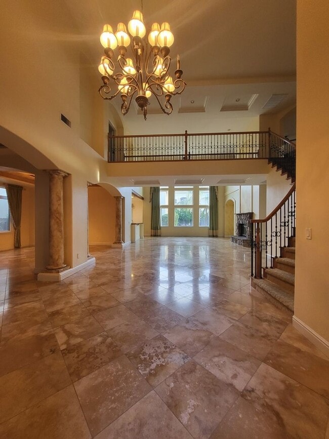 Building Photo - Absolutely Gorgeous 4BD / 3BA Home with Pool in Quiet Neighborhood