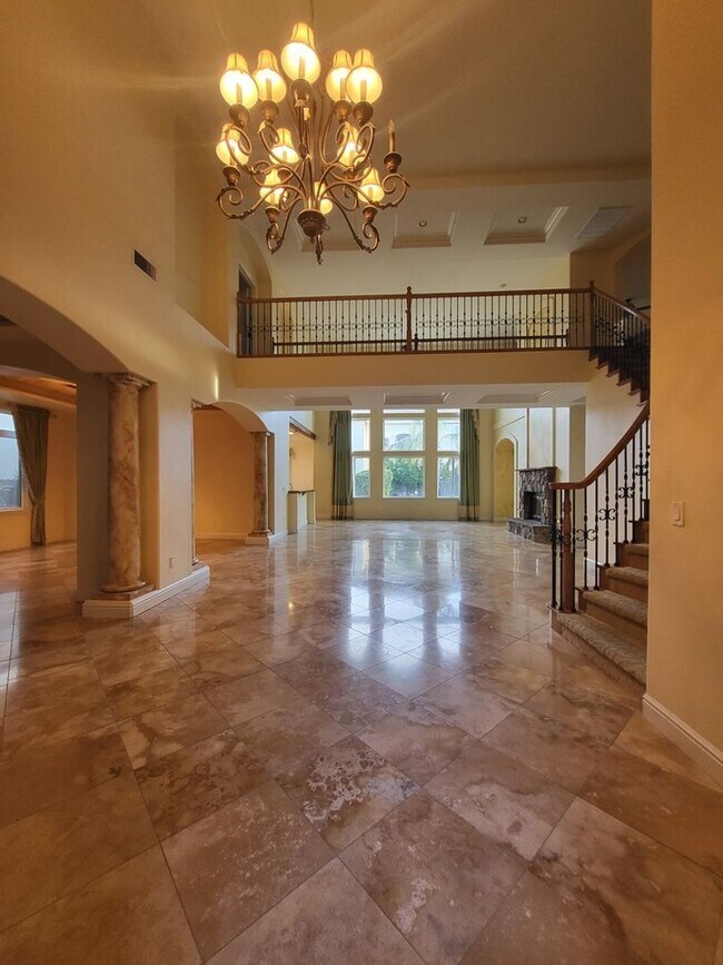 Foto del edificio - Absolutely Gorgeous 4BD / 3BA Home with Pool in Quiet Neighborhood