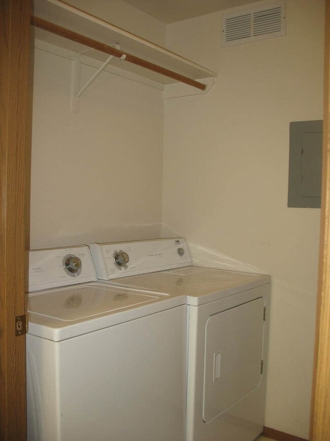 Building Photo - 2bed, 1bath, 950 Sq.ft. apartment - Mounta...