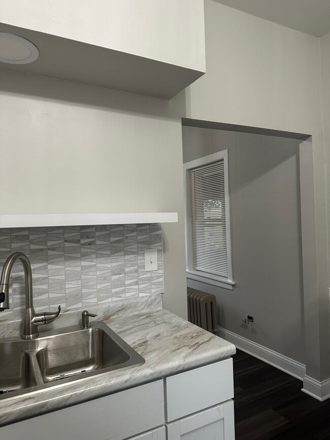 Building Photo - 116 N 21st Ave