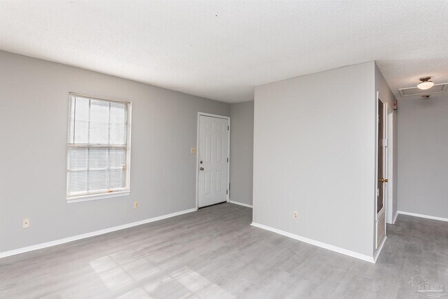 Foto del edificio - 5405 E Shore Dr