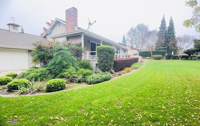 Foto del edificio - Beautiful Home with Golf course Views